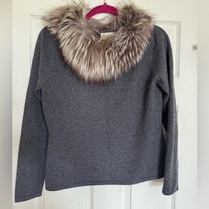 👉🏼Like-New👈🏼 Neiman Marcus Grey Cashmere Sweater w/Silver Fox Stole. Worn once!